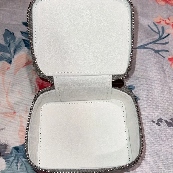 Garrett Leather | Premium Leather Travel Case - Picture 6 of 6